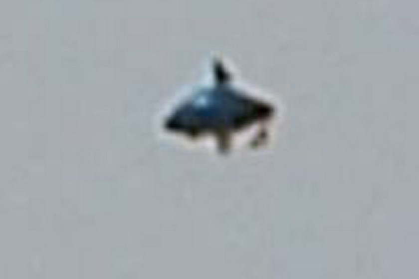 UFO (;) εμφανίστηκε πάνω από το Λονδίνο (pics)